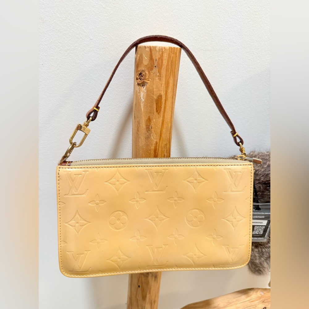 Authentic Louis Vuitton Vernis Monogram Pochette with Original Strap